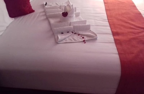 Serowe House | Sweetberries Bed & Breakfast