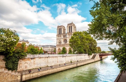 Paris City Center Apartment | Sweett - Notre Dame