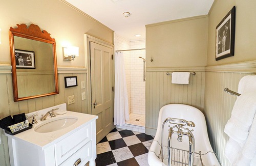 Middlebury Hotel | Swift House Inn