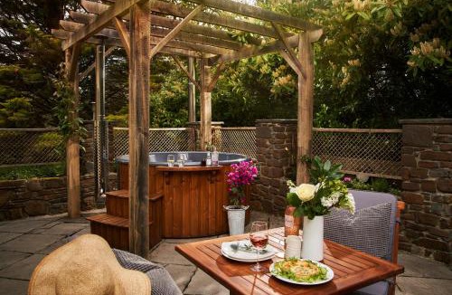 Heligan Apartment | Swifts Return - Apartment with hot tub, sauna and indoor pool (Dartmoor)