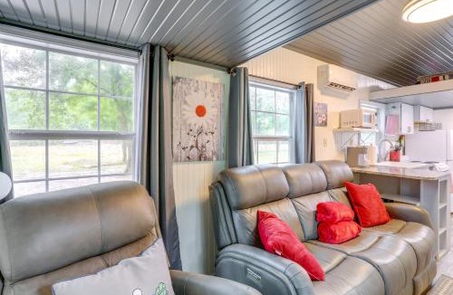 Mountain View Apartment | Swim On-Site: Riverfront Studio in Mountain View!