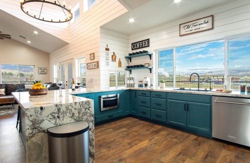 Cottonwood House | Swim & Stay at Old Town Overlook Across from Merkin Vineyards