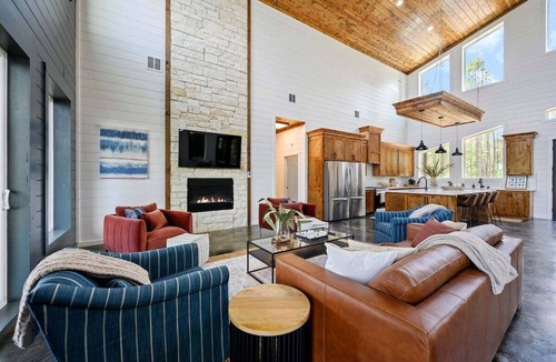 Broken Bow Cabin | Swimming Pool, Mountain View, Pool Table, Pets, SWTS