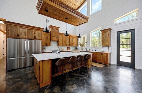 Broken Bow Cabin | Swimming Pool, Mountain View, Pool Table, Pets, SWTS