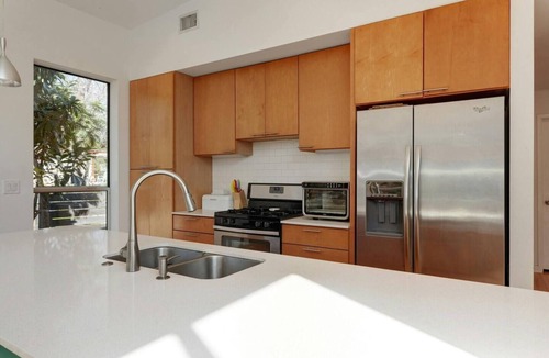 University Hills House | Swimming pool + Spacious Modern Home + Easy Downtown Access = Awesome!