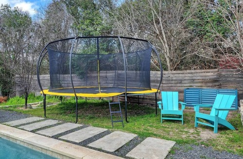 University Hills House | Swimming pool + Spacious Modern Home + Easy Downtown Access = Awesome!