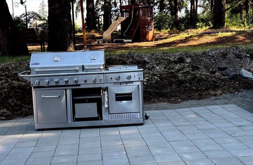 Yakima House | Swimming Pool, volleyball court, Pickleball court, basketball court, BBQ Grill