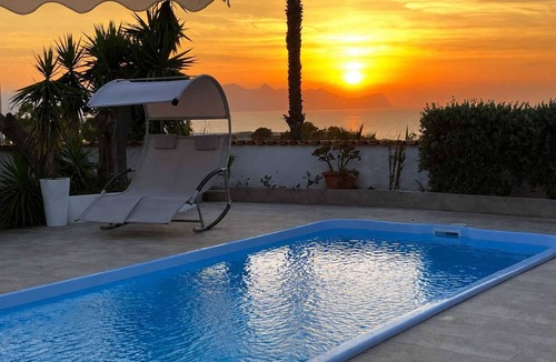 Balestrate House | Swimming pool with sea view, great location between Palermo & Trapani,