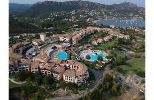 Cap Esterel Apartment | Swimming pools, entertainment, beach 300m away, air-conditioned, towels wifi free parking