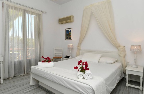 Naousa Hotel | Swiss Home