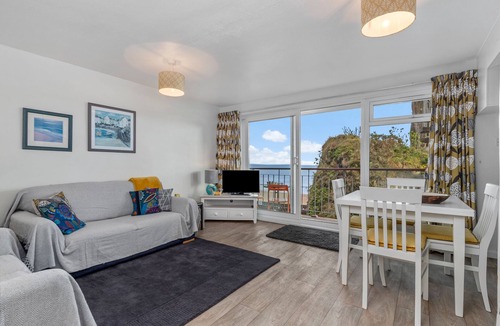 Saundersfoot Apartment | Swn Y Tonnau - Sea Views, Parking, Beach Access