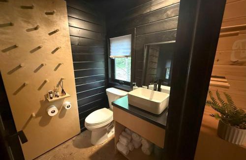 Quakertown House | Sycamore: Serene Studio Pod Tiny Home in 300-Acre Woodland near Quakertown Pennsylvania