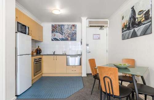 Chippendale Apartment | Sydney City Escape! - Pool, Gym & Parking