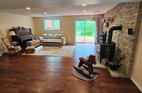 Carrying Place House | Sylvan Rest- A beautiful forest cottage at Quinte West