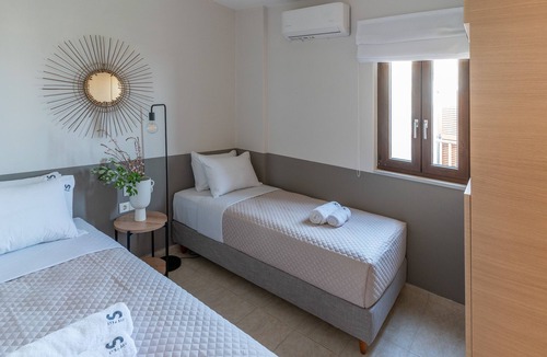 Megas Gialos Hotel | Syra Bay