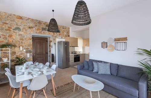 Vari House | Syra Suites