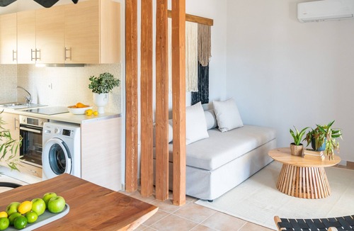 Vari House | Syra Suites
