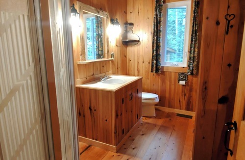 Aylen Lake Cottage | T&A Hideaway - Beautiful wood cottage on the edge of Algonquin Park