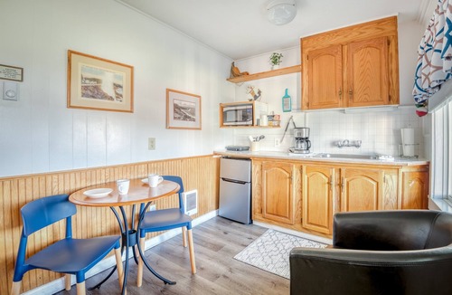 Depoe Bay Apartment | T05 - Dinghy @ Trollers Lodge