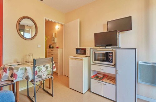Barbotan-les-Thermes Apartment | T1 bis with balcony, pets allowed, free parking and wifi