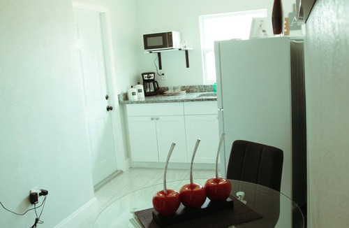 San Carlos Park Apartment | t1.Peaceful Getaway in Fort Myers – Great Location! t2.Spacious & Stylish Apartm