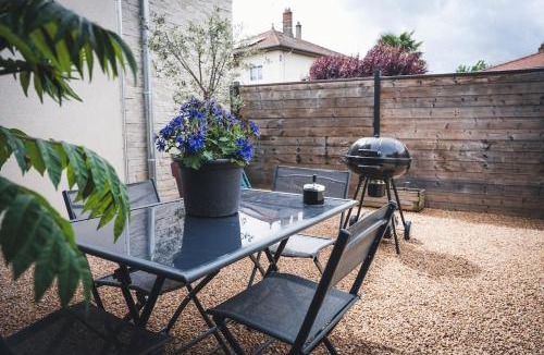 Lozanne Apartment | T2 avec parking et jardin