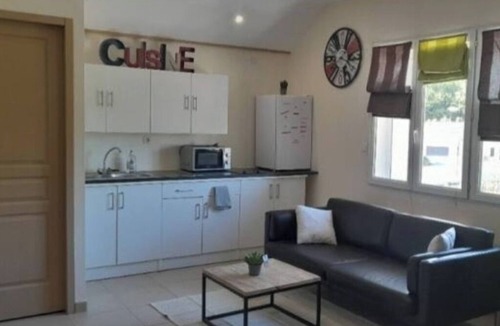 Lagnieu Apartment | T2 private parking space 15min CNPE and 10min PIPA 4 sleeps animals ok