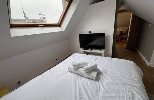 Saint-Leu Apartment | T2 vue cathédrale