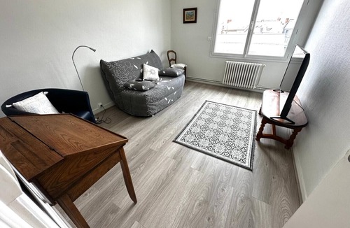 Chateauroux Apartment | T3 city centre- elevator- parking- panoramic view