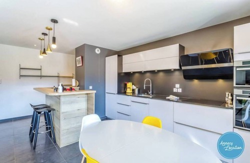Menthon-Saint-Bernard Apartment | T4 Terre EO - close to Lake Annecy.