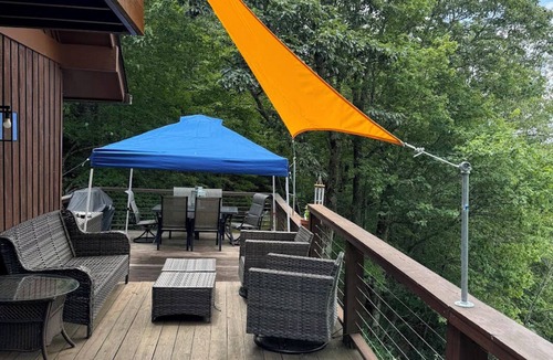 Fairview House | TA-DA! Private & Peaceful Mountain Home Just Minutes from Downtown Asheville