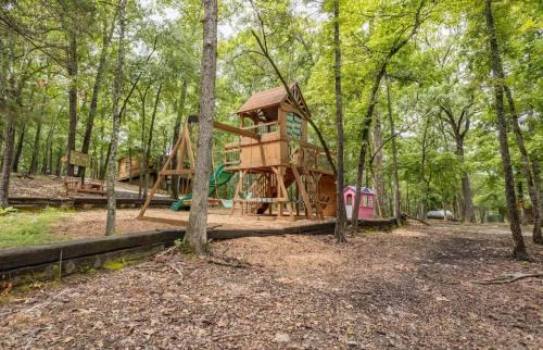 Shell Knob House | Table Rock Lake Cabin - Hawthorn #12 with Lake Access Hot Tub Outdoor Pool