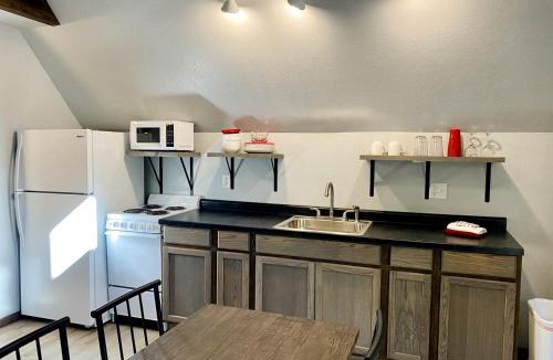 Indian Point House | Table Rock Lake Glamping Getaway in a Luxury Cabin