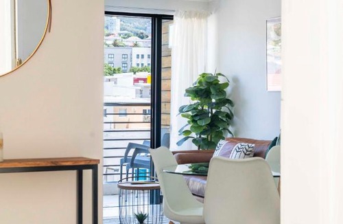 Cape Town City Centre Apartment | TableMountain Views 2BR Parking Balcony Pool