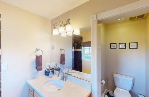 Parowan Apartment | Tacit Shadow Resort Shangri-La King Suite, Gym, Coffee Bar, Hot-Tub, Free Laundry, Food Available