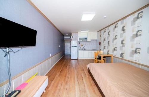 Iwon House | Taean Low Stack Pet Pension