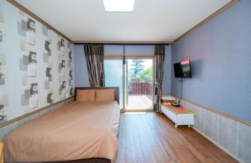 Iwon House | Taean Low Stack Pet Pension