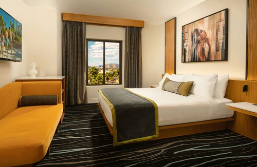 Las Vegas Resort | Tahiti Village Huge 2BR Apt— Balcony, Kitchen, Steam Shower, Jacuzzi, Lazy River