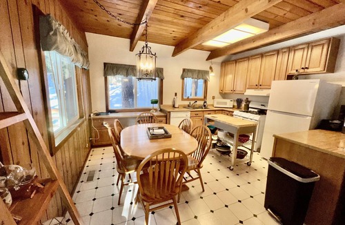 Pioneer Trail Cabin | Tahoe cabin