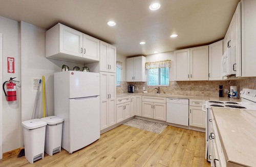 North Upper Truckee House | Tahoe Getaway: Spacious Deck, Fireplace & Family-Friendly