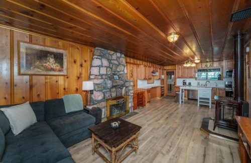 South Lake Tahoe House | Tahoe Heavenly Hideaway 1060H