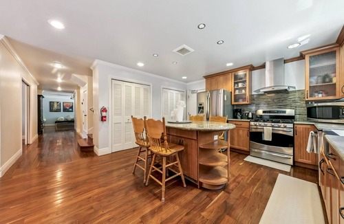 Tahoe Island House | Tahoe Keys Cozy Mountain Retreat 3BR, 3BA