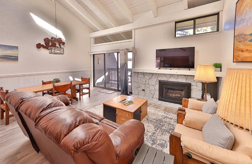 South Lake Tahoe House | Tahoe Lakeside Retreat - Lakefront Condo