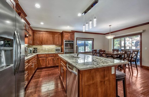 South Lake Tahoe House | Tahoe Woods #602 Walk to Gondola, Lake, Casinos