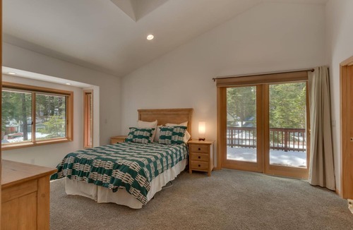 Tahoma House | Tahoma Charm by Tahoe Getaways - 3 BR + Hot Tub + A/C