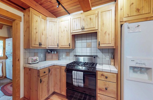 Tahoma House | Tahoma hideaway near lake, trails & mountain vibes