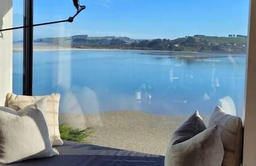 Taieri Mouth House | Taieri Mouth Beach Retreat 30 minutes from Dunedin