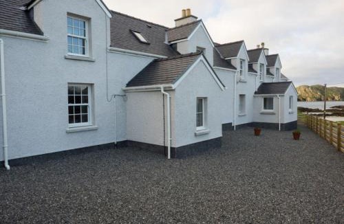 Ardroil House | Taigh Tharmoid Ruaidh