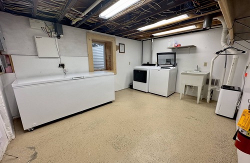Webster House | Tails Up Retreat! Modern home minutes from world class hunting and fishing