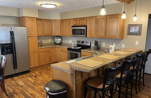 Norfork House | Tailwaters Trout and Lake Retreat! Inviting home minutes to River and Lake!